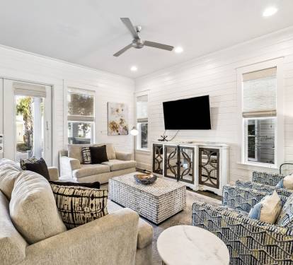 Cozy Living Area with Ample Seating