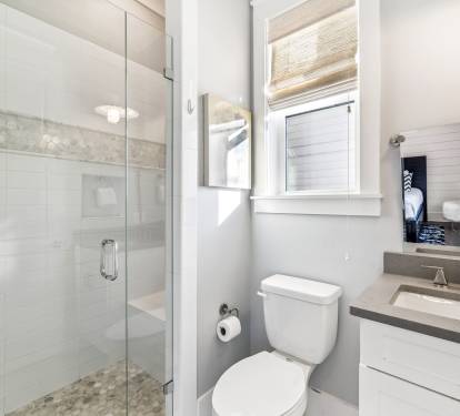 Queen Guest En-Suite - Single Vanity + Walk-In Shower