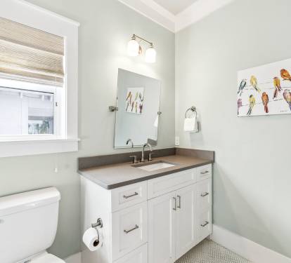 Queen Guest En-Suite - Single Vanity