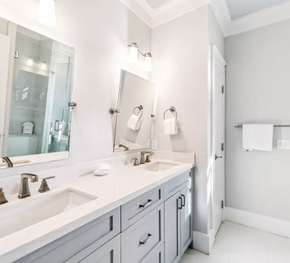 King Guest En-Suite - Dual Vanities