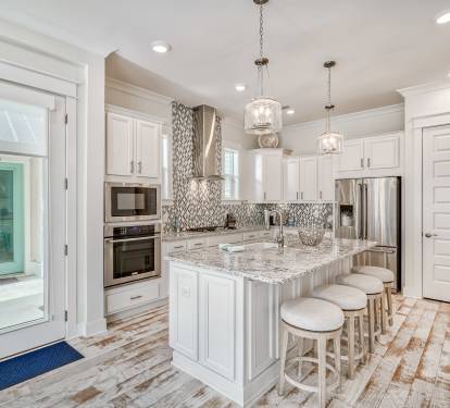 Spacious Kitchen with Ample Counter Space - Perfect for Prepping Gourmet Meals