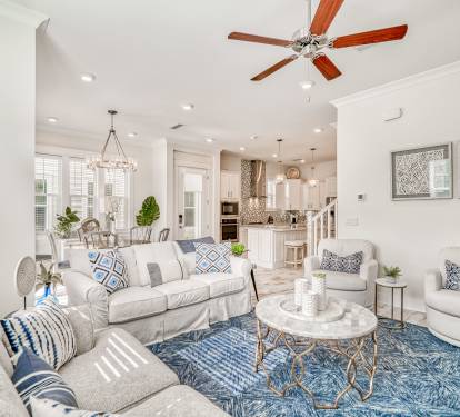 Cozy Living Area with Ample Seating - Gather with Friends & Family
