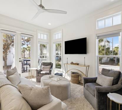 Open & Inviting Living Area