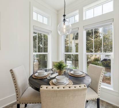 Dining Area with Seating for 4