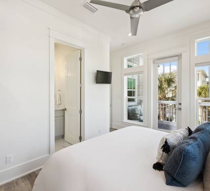 King Guest Suite - Private Balcony Access + Flat-Screen TV