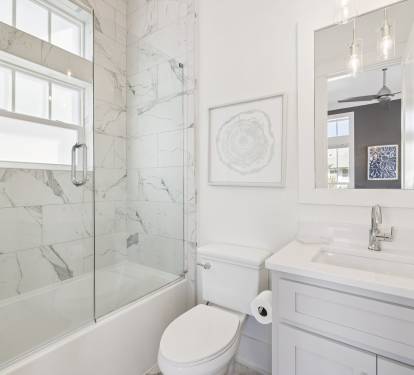 King Guest En-Suite - Single Vanity + Shower/Tub Combo