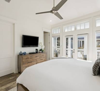 Primary King Suite - Private Balcony Access + Flat-Screen TV