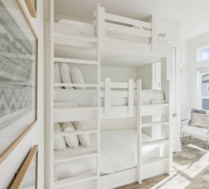 3rd Floor Bunk Room - Triple-Stack Twin Bunk Sleeping 3