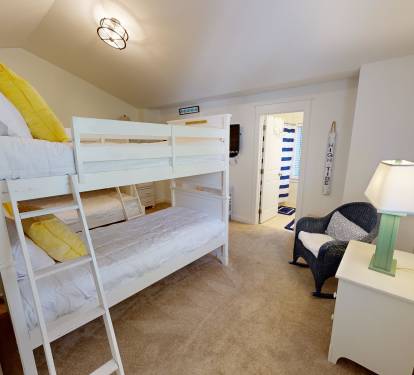 Guest Bedroom 2 (2nd Floor)