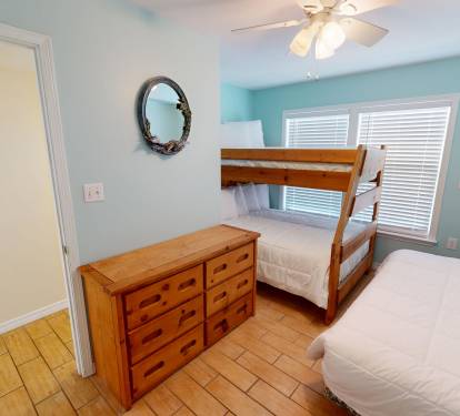 Guest Bedroom (1st Floor)
