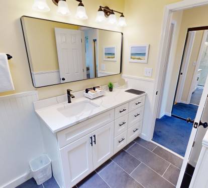 Guest Bathroom 3