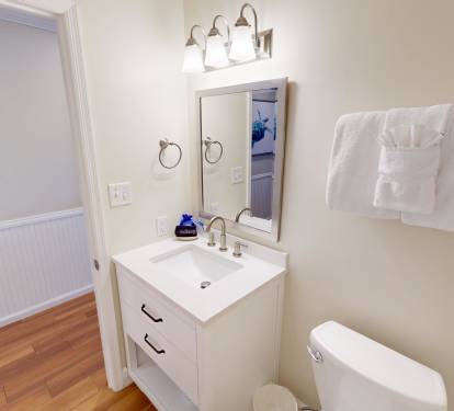 Bathroom 1 (Hallway)