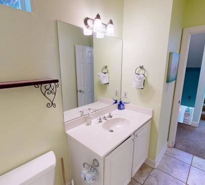 Guest Bathroom 1 (2nd Floor)