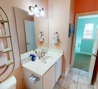 Guest Bathroom 2 (3rd Floor)