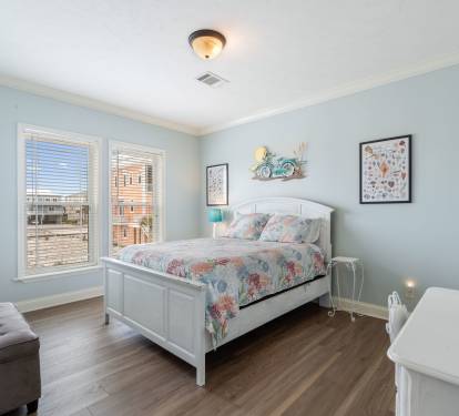 Guest Bedroom 1 (Queen)