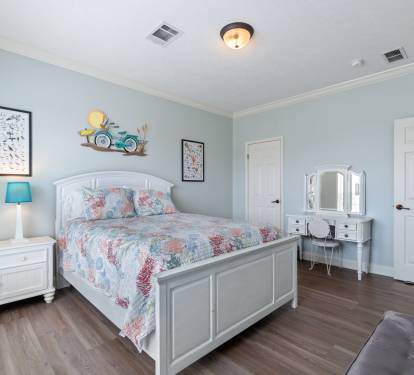 Guest Bedroom 1 (Queen)
