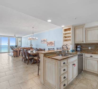 Kitchen/Entrance