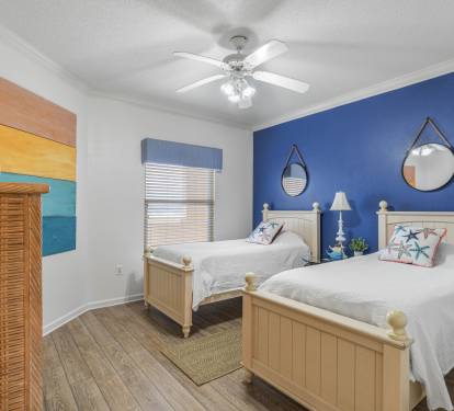 Guest Bedroom (2 Twins)