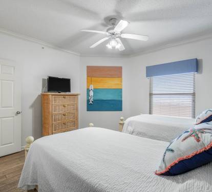 Guest Bedroom (2 Twins)
