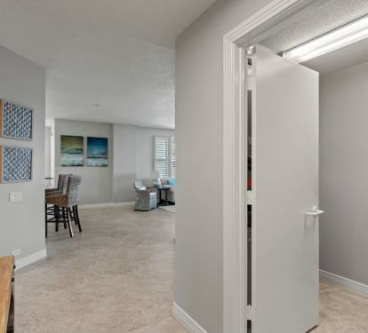 Entrance/Laundry Room