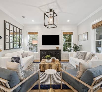 Cozy Living Area with Ample Seating
