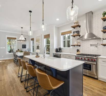 Bar Seating for 4 - Perfect for Breakfast or Quick Bites!