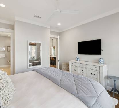 King Guest Suite - Equipped with a Flat-Screen TV