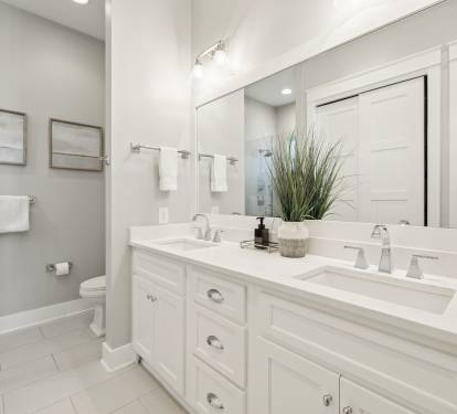 King Guest En-Suite - Dual Vanities