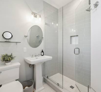 Queen Guest En-Suite - Single Vanity + Walk-In Shower