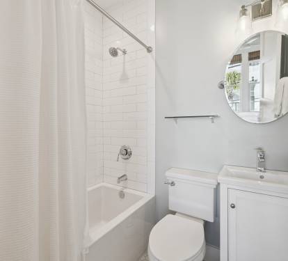 Queen Guest En-Suite - Single Vanity + Shower/Tub Combo