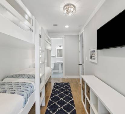 Twin Bunk Room - 2 Twin Bunks + Flat-Screen TV