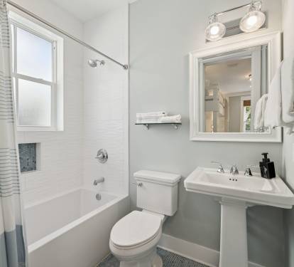 Bunk Room En-Suite - Single Vanity + Shower/Tub Combo