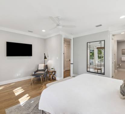 Primary King Suite - Private Balcony + Flat-Screen TV