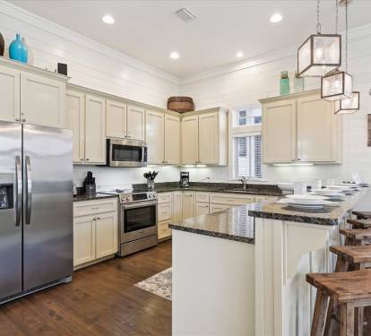 Fully Equipped Chef's Kitchen