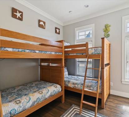 2nd Floor Bunk Room - 2 Twin over Twin Bunk Beds