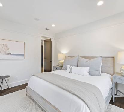 King Suite - Furnished with a King Size Bed