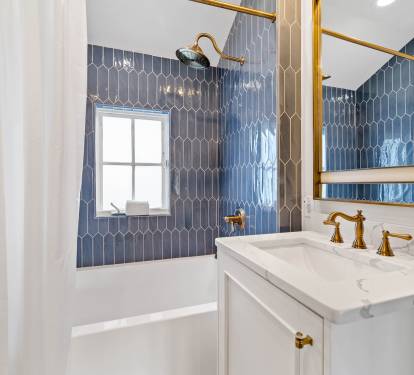 3rd Floor Guest Bedroom - Featuring a Tub/Shower Combination