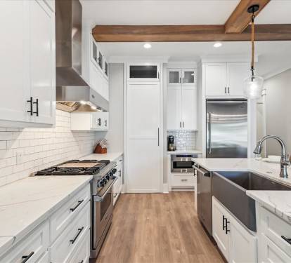 Expansive Chef's Kitchen - Equipped with Stainless Steel Appliances