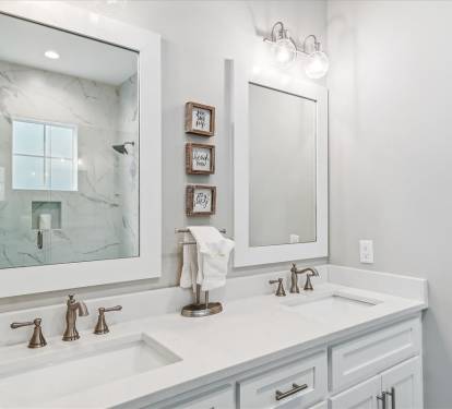 King Guest En-Suite - Dual Vanities