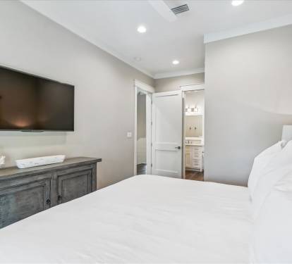 King Guest Suite - Equipped with a Flat-Screen TV