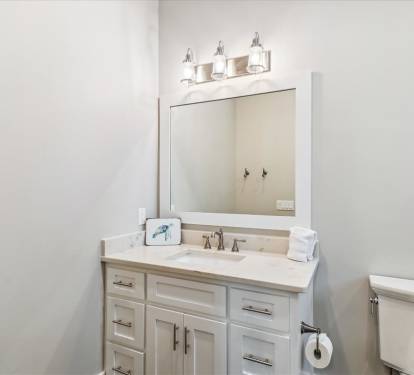 King Guest En-Suite - Single Vanity