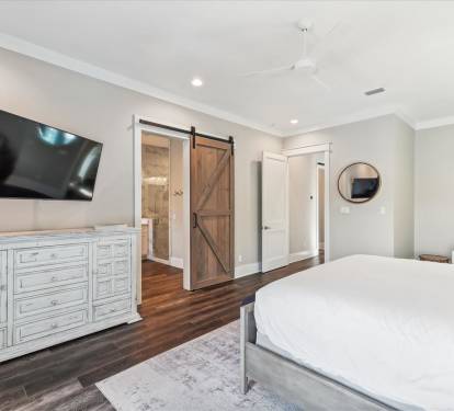 Primary King Suite - Equipped with a Flat-Screen TV