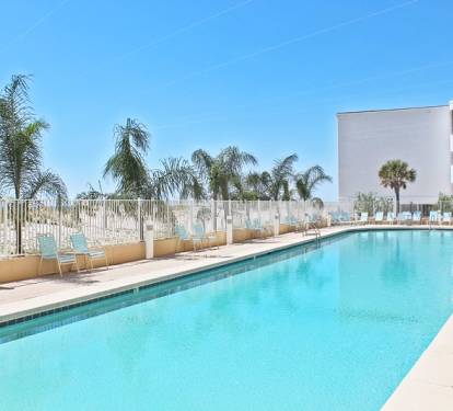 1 - Outdoor Pool with Sun Shade (3)