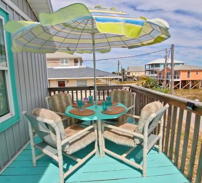 Dream Catcher Deck with Outdoor Dining for 4