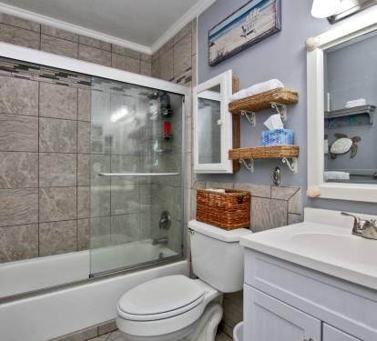 Dream Catcher Shared Hallway Bathroom with Tub Shower Combo