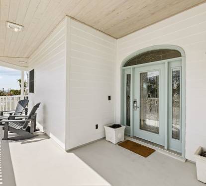 Inviting Front Porch - Perfect for Morning Coffee