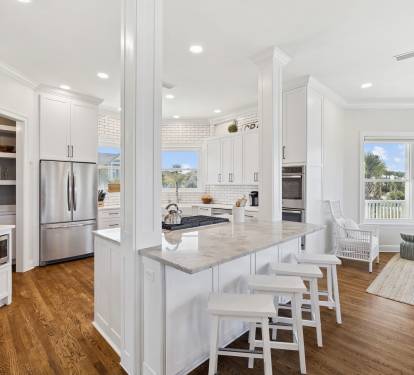 Enjoy Bar Seating for 4 - Perfect for Breakfast or Quick Bites