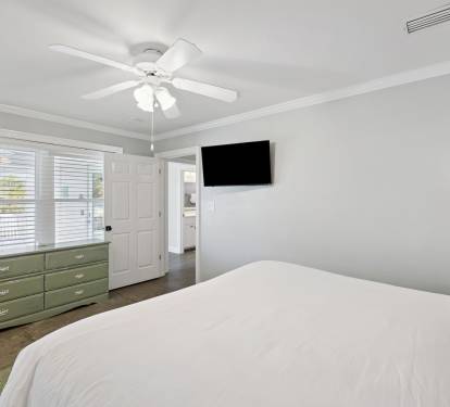 King Guest Suite - Equipped with a Flat-Screen TV