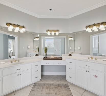 Primary King En-Suite - Dual Vanities