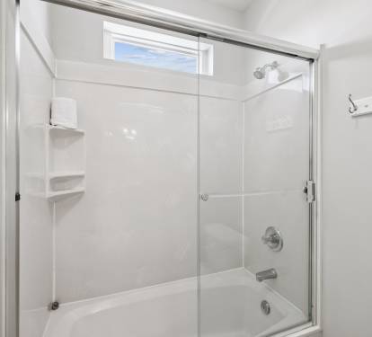 Shared Bathroom - Shower/Tub Combo
